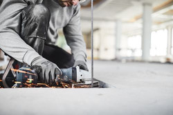 Akumulatorowa szlifierka kątowa AGC 18-125 Li EB-Basic