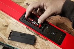 Akumulator REDLITHIUMTM 3,0 AH z wyjściem USB L4B3