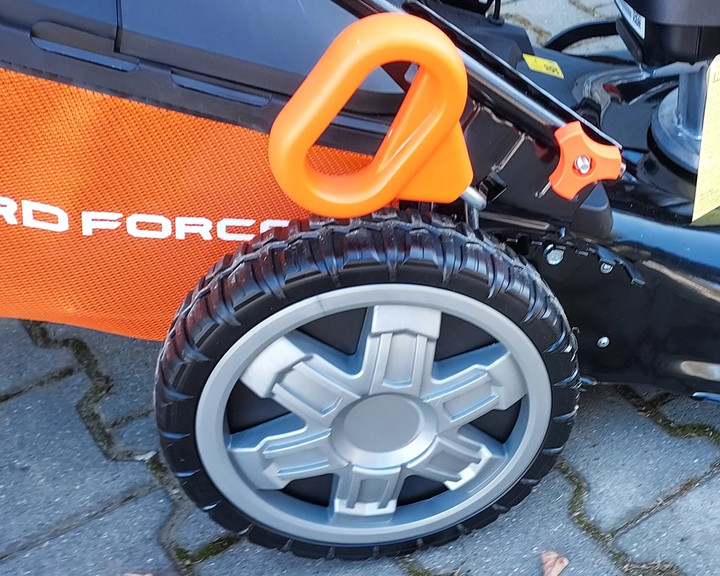 Kosiarka spalinowa z napędem YardForce YF-GMH51silnik Honda GCV170