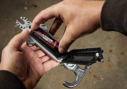 Akumulator REDLITHIUMTM 3,0 AH z wyjściem USB L4B3